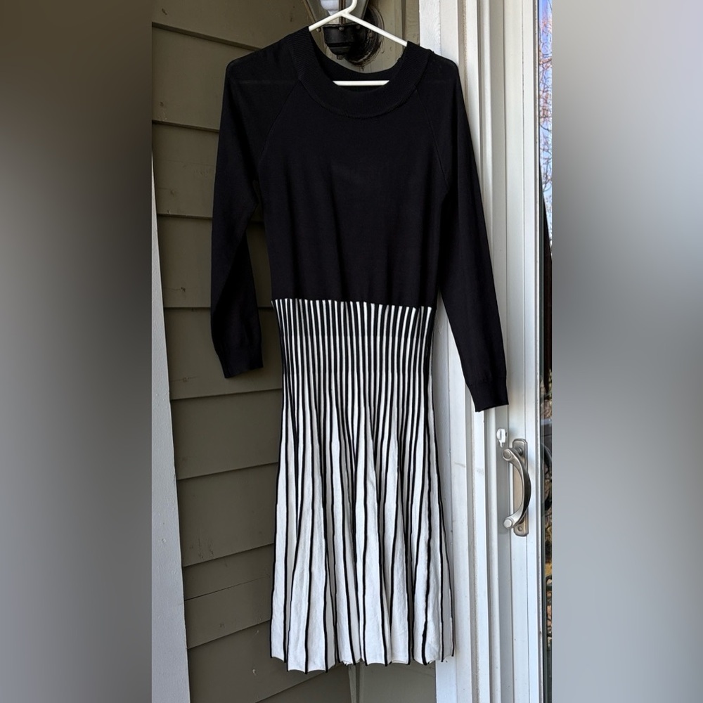 Vintage Black and White fit & flare dress No labels S/M Knit material Stretchy